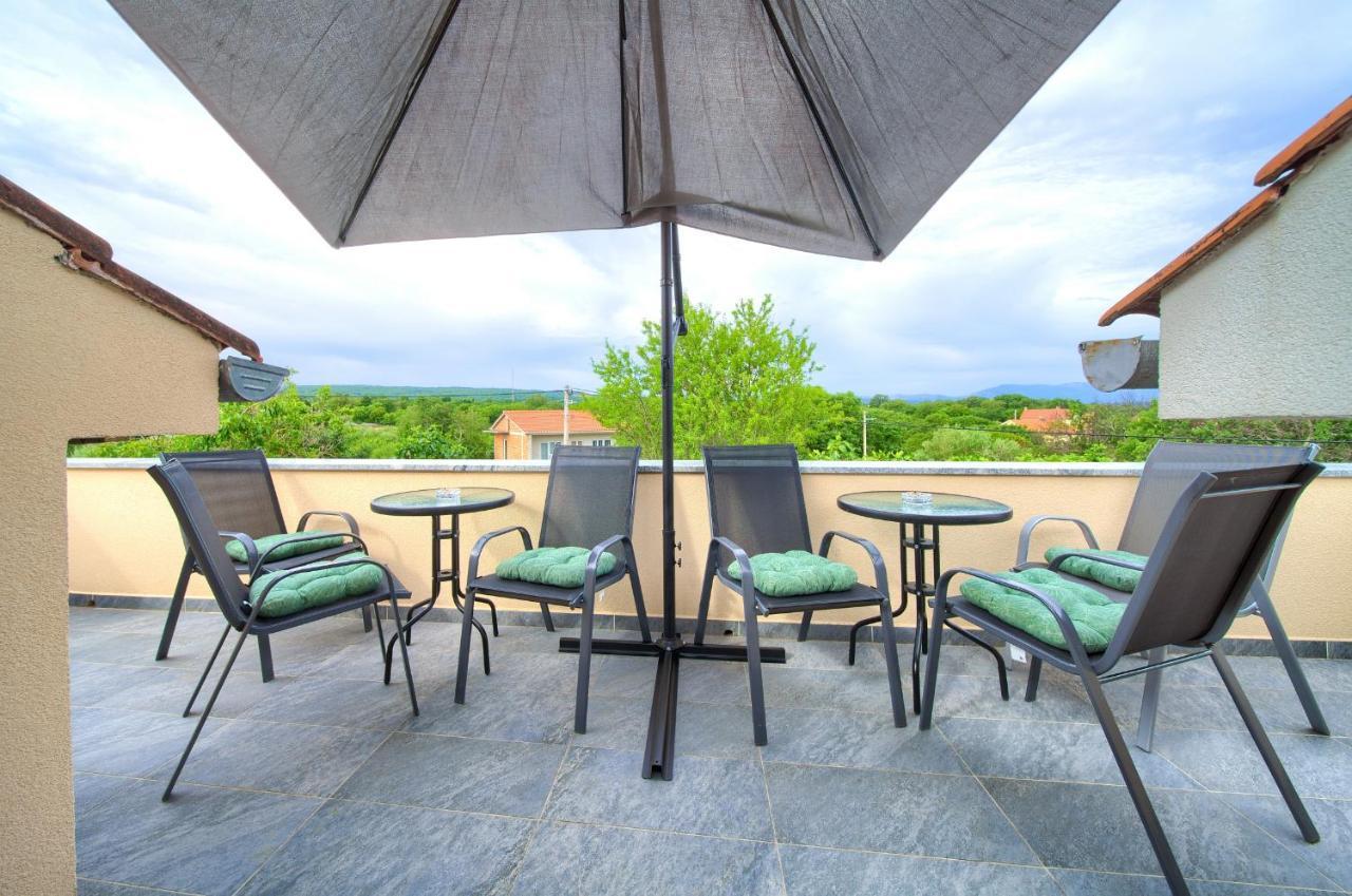 Apartment Lipovac Малинска Экстерьер фото